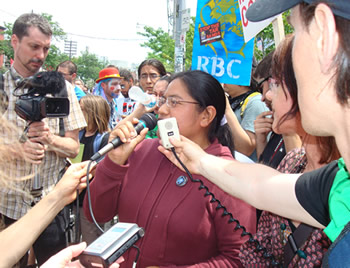 Naty Atz Sunac at G20 rally
