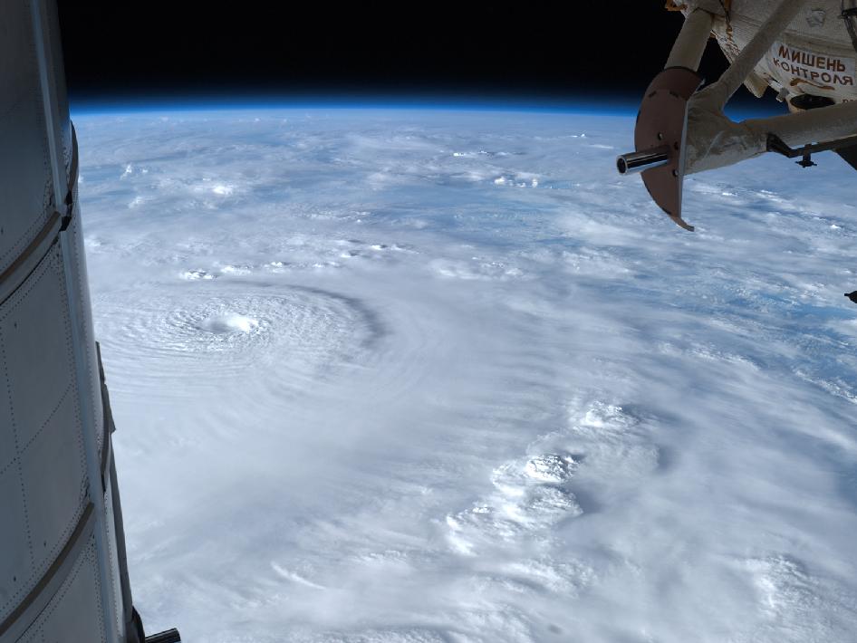 710946main_typhoon_bopha_1600_946-710