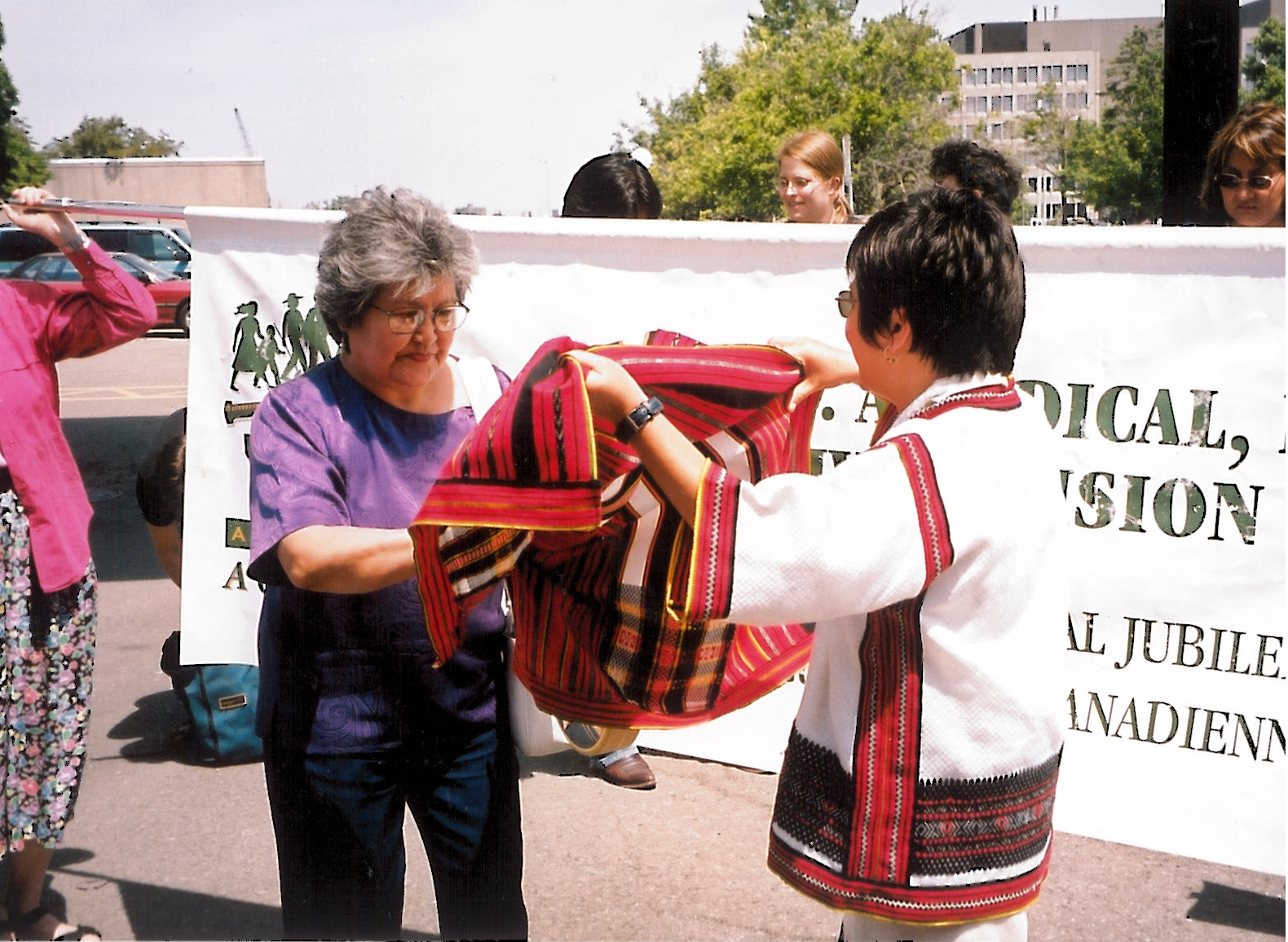 Phillippines partner gives weaving to Millie Poplar June 1999 Blanket Train